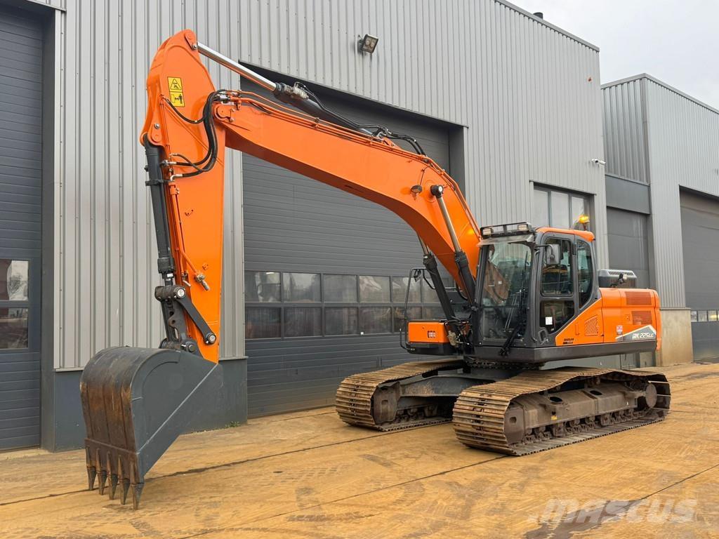 Doosan DX225LC-7 Гусеничні екскаватори