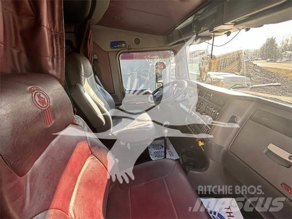 Kenworth T660 Тягачі