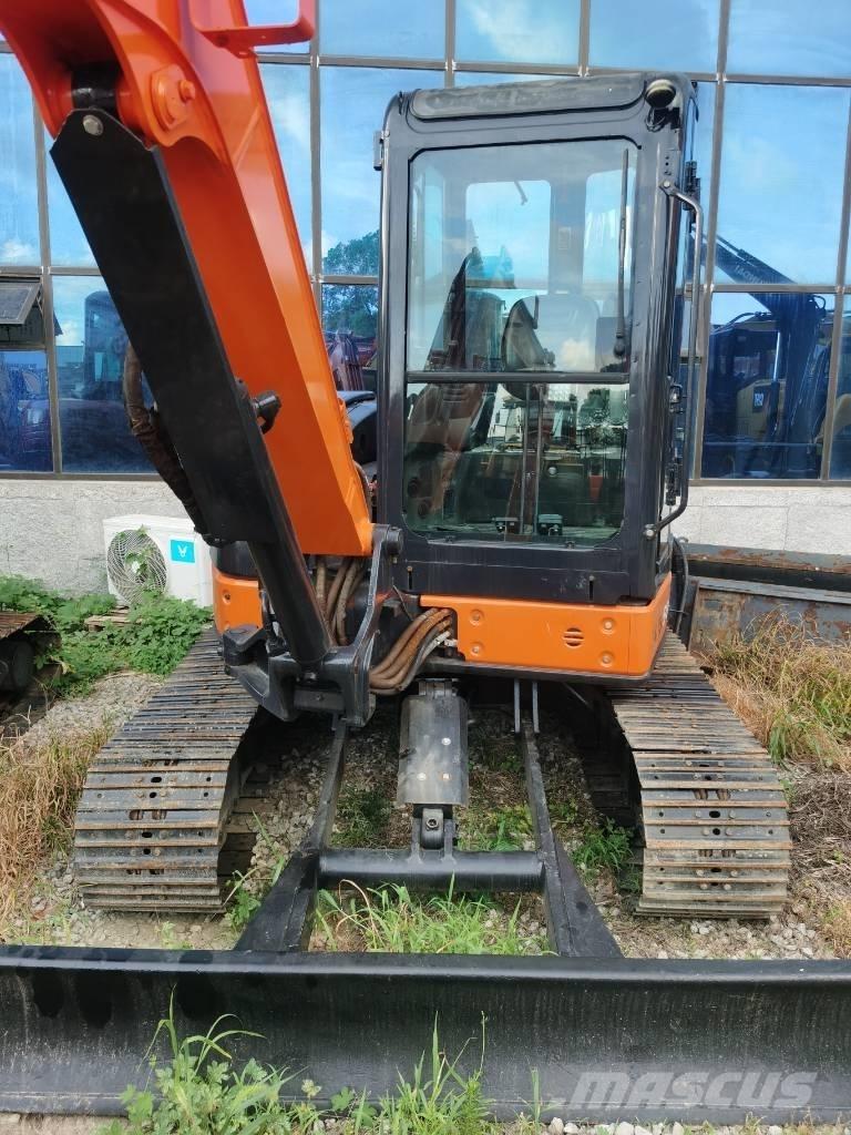 Hitachi ZX 50 U Міні-екскаватори < 7т
