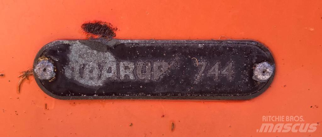 Taarup 744 Граблі і сінозворушувачі