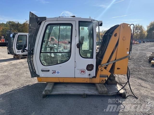 Liebherr A 934 C HD Кабіна