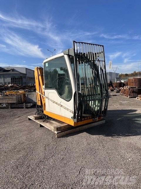 Liebherr A 934 C HD Кабіна