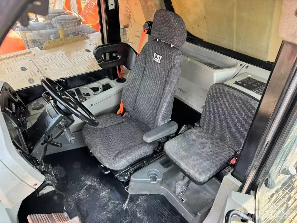 CAT 773 F Кар`єрні самоскиди