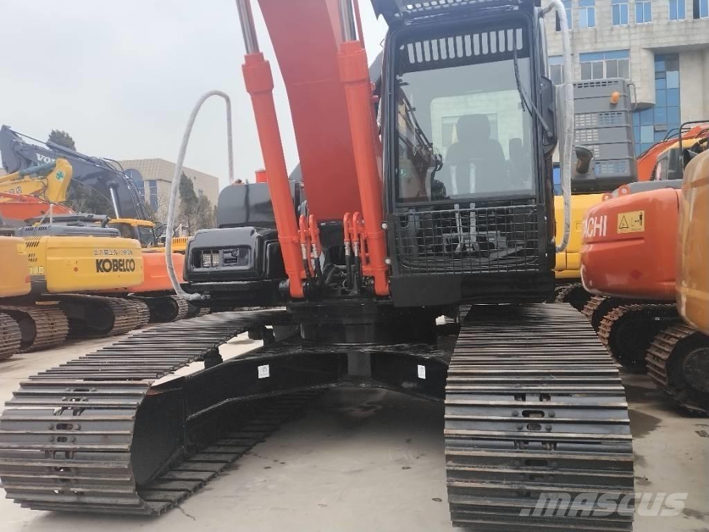 Hitachi ZX 200 Гусеничні екскаватори