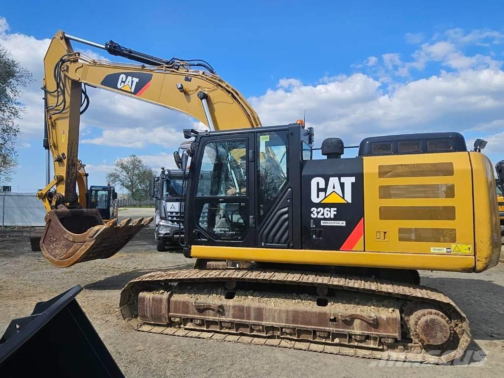 CAT 326 F L Гусеничні екскаватори