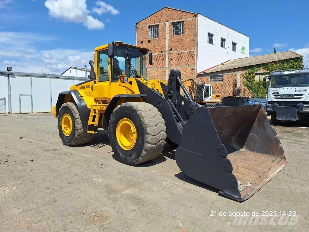 Volvo L 120 E Фронтальні навантажувачі