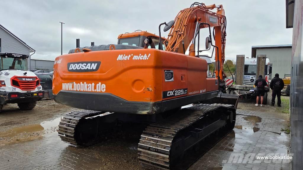 Doosan DX 225 LC Гусеничні екскаватори
