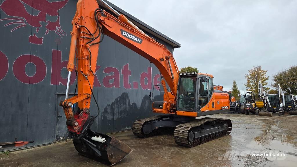 Doosan DX 225 LC Гусеничні екскаватори