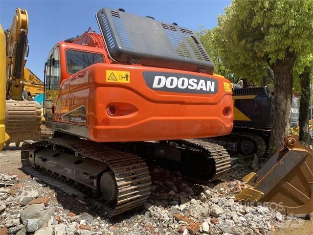 Doosan DX 225 LC Гусеничні екскаватори