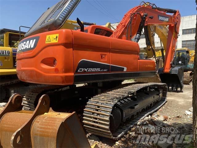 Doosan DX 225 LC Гусеничні екскаватори