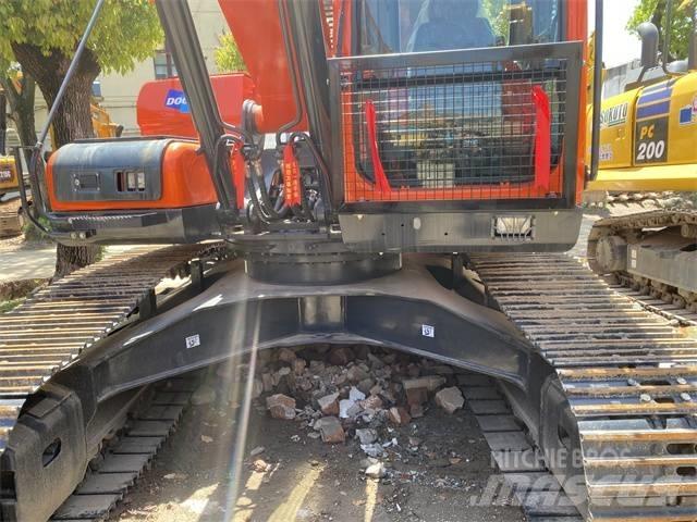 Doosan DX 225 LC Гусеничні екскаватори