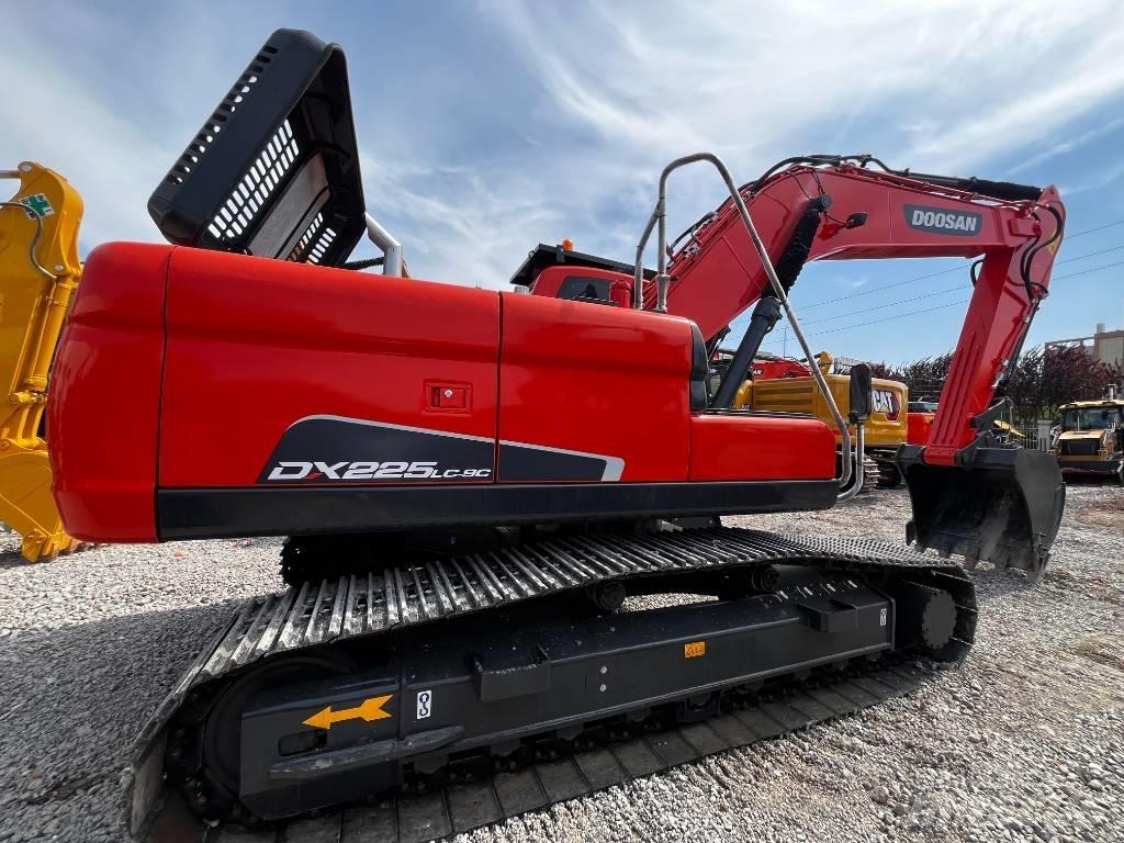 Doosan DX 225 Гусеничні екскаватори