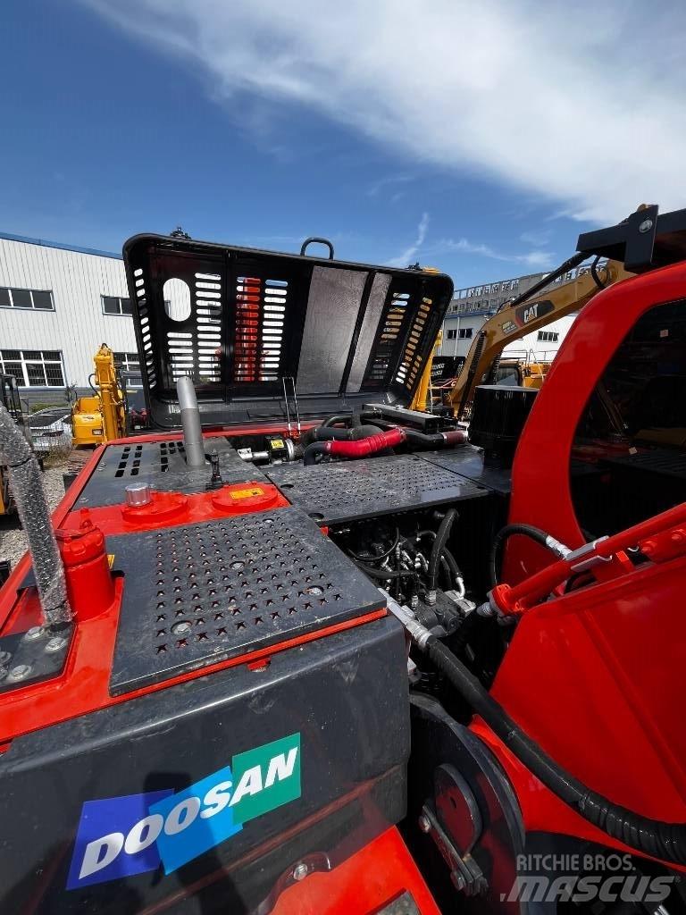 Doosan DX 225 Гусеничні екскаватори