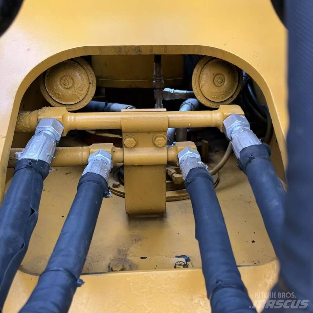 CAT 320D2 Середні екскаватори 7т. - 12т.