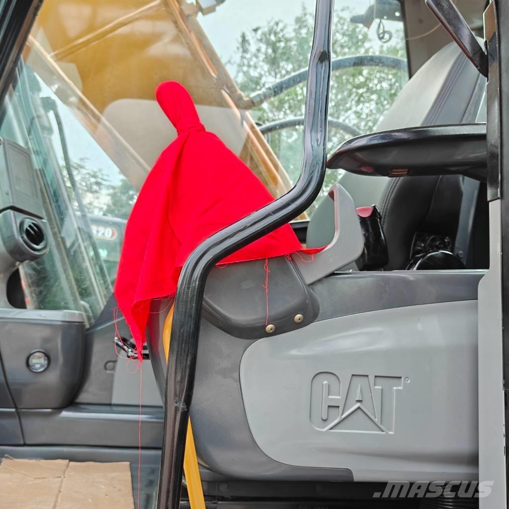 CAT 320 D Гусеничні екскаватори