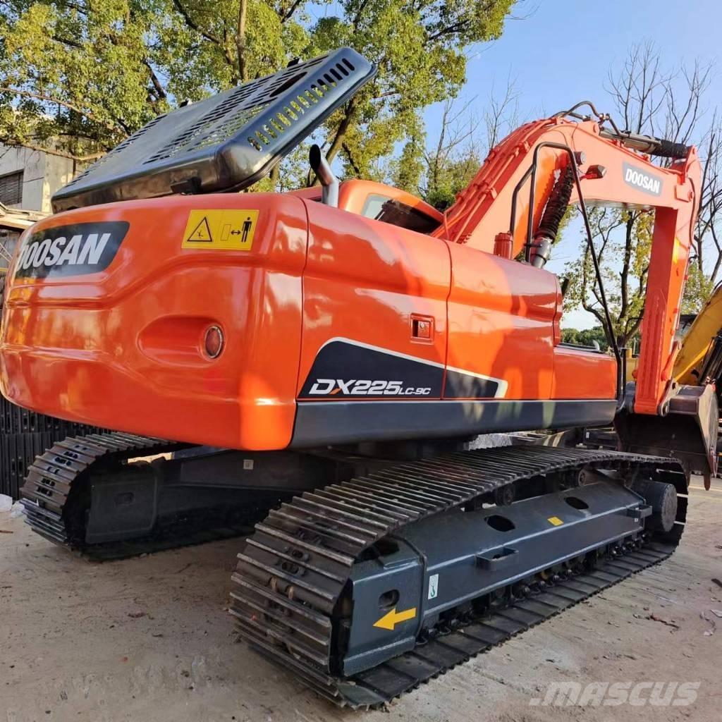 Doosan DX 225 LC Гусеничні екскаватори