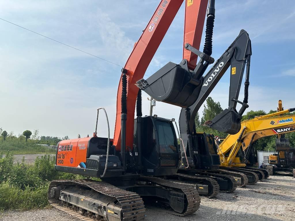 Hitachi ZX200 Гусеничні екскаватори