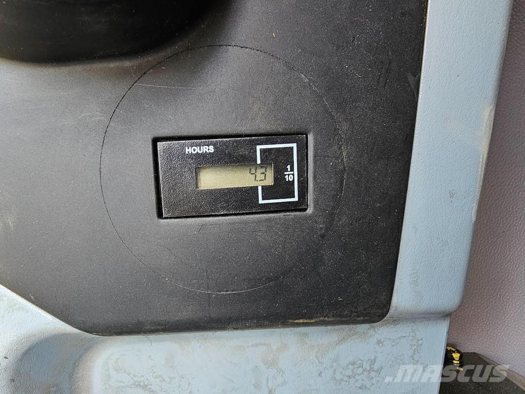 Hyundai R215L Гусеничні екскаватори