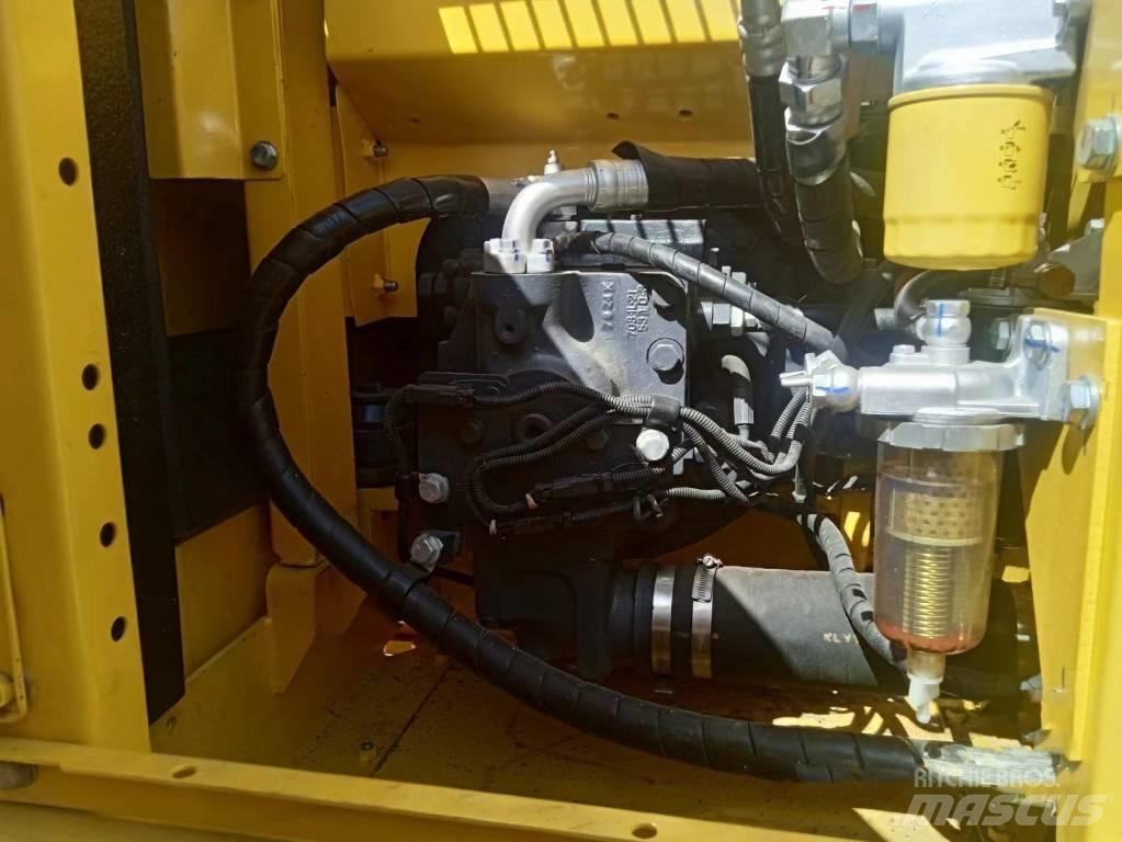 Komatsu PC130-7 Гусеничні екскаватори