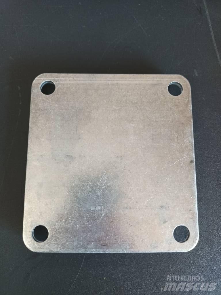 Volvo COVER 1669376 Двигуни