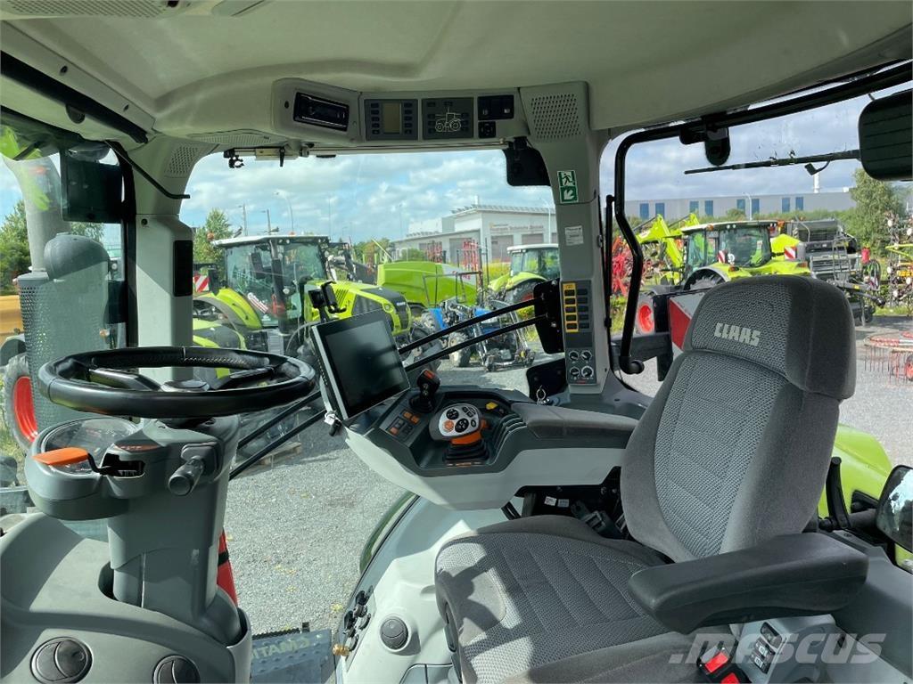 CLAAS Axion 810 CM Трактори