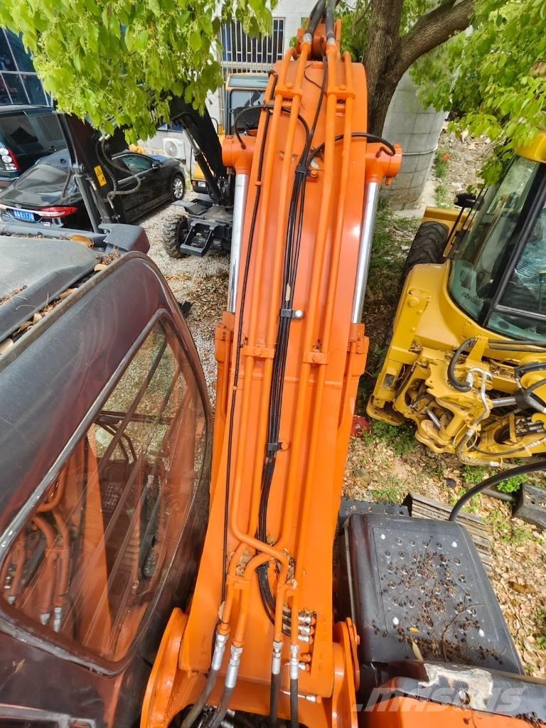 Hitachi ZX 120 Гусеничні екскаватори