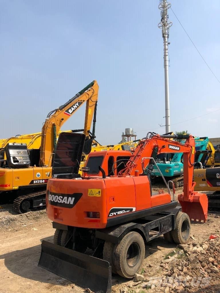 Doosan DX150W Колісні екскаватори
