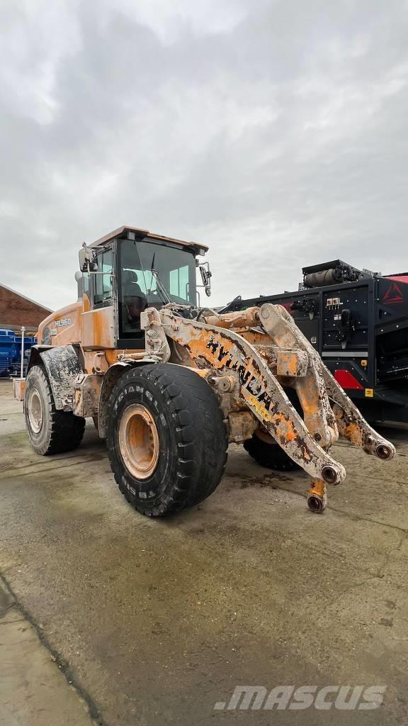 Hyundai HL 960 Фронтальні навантажувачі