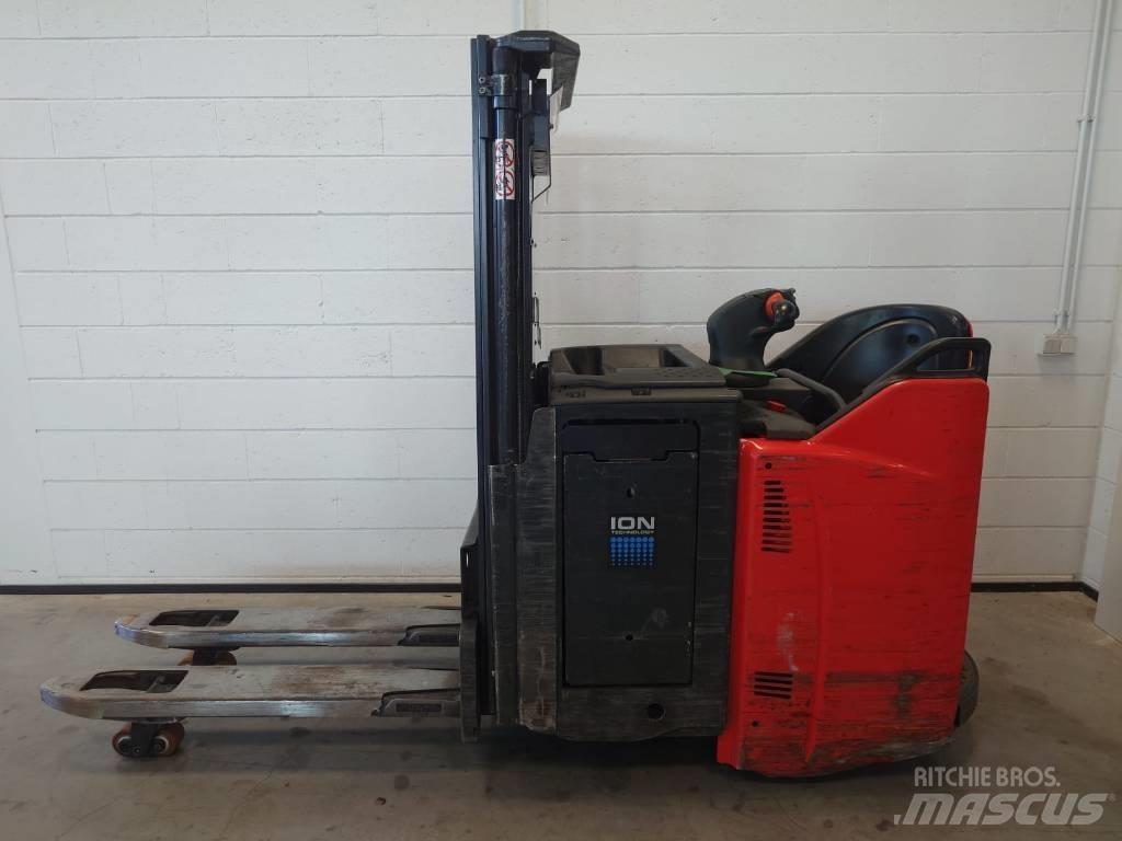 Linde D 12 Самохідні електроштабелери