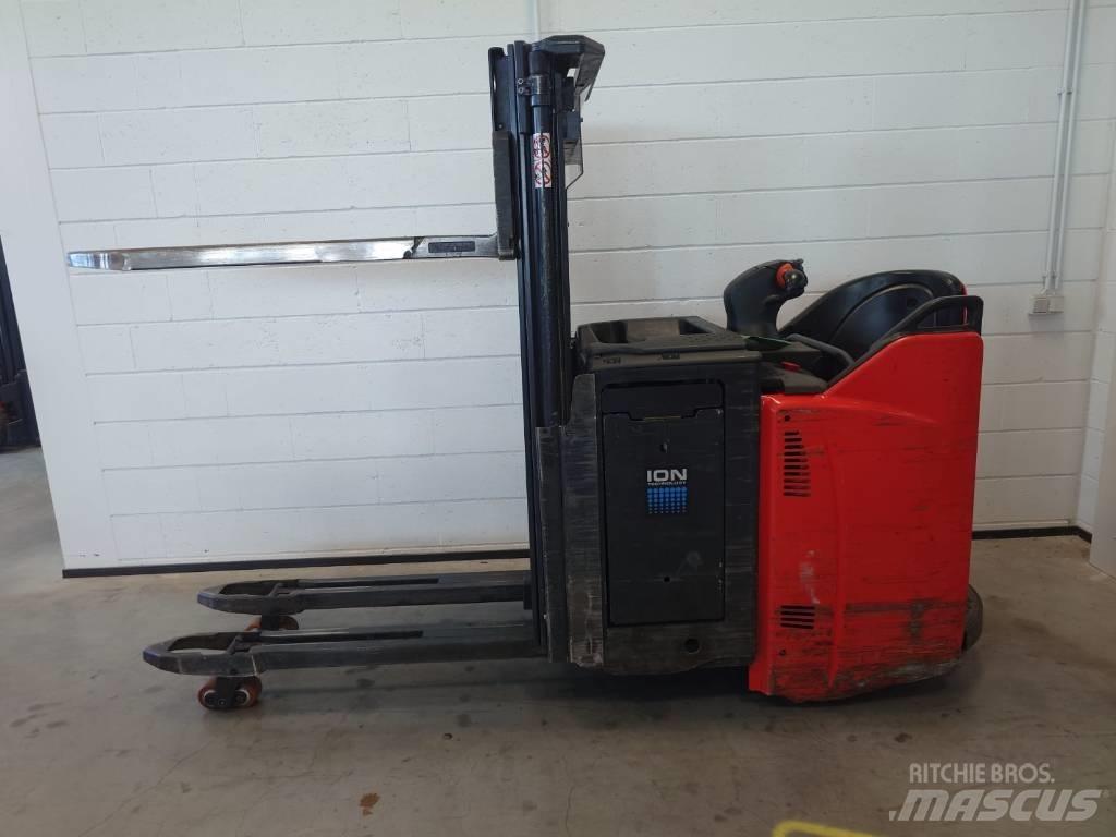 Linde D 12 Самохідні електроштабелери