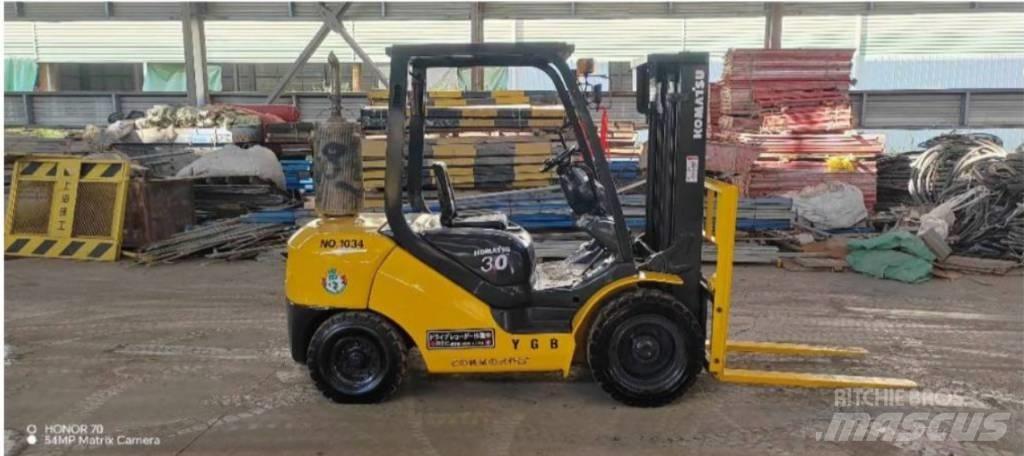 Komatsu FD 30 T-14 Дизельні навантажувачі