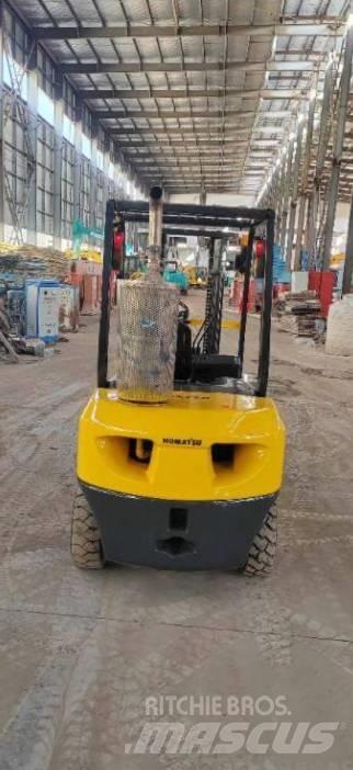 Komatsu FD 30 T-14 Дизельні навантажувачі