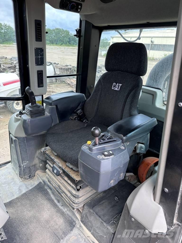 CAT 963K Гусеничні вантажники
