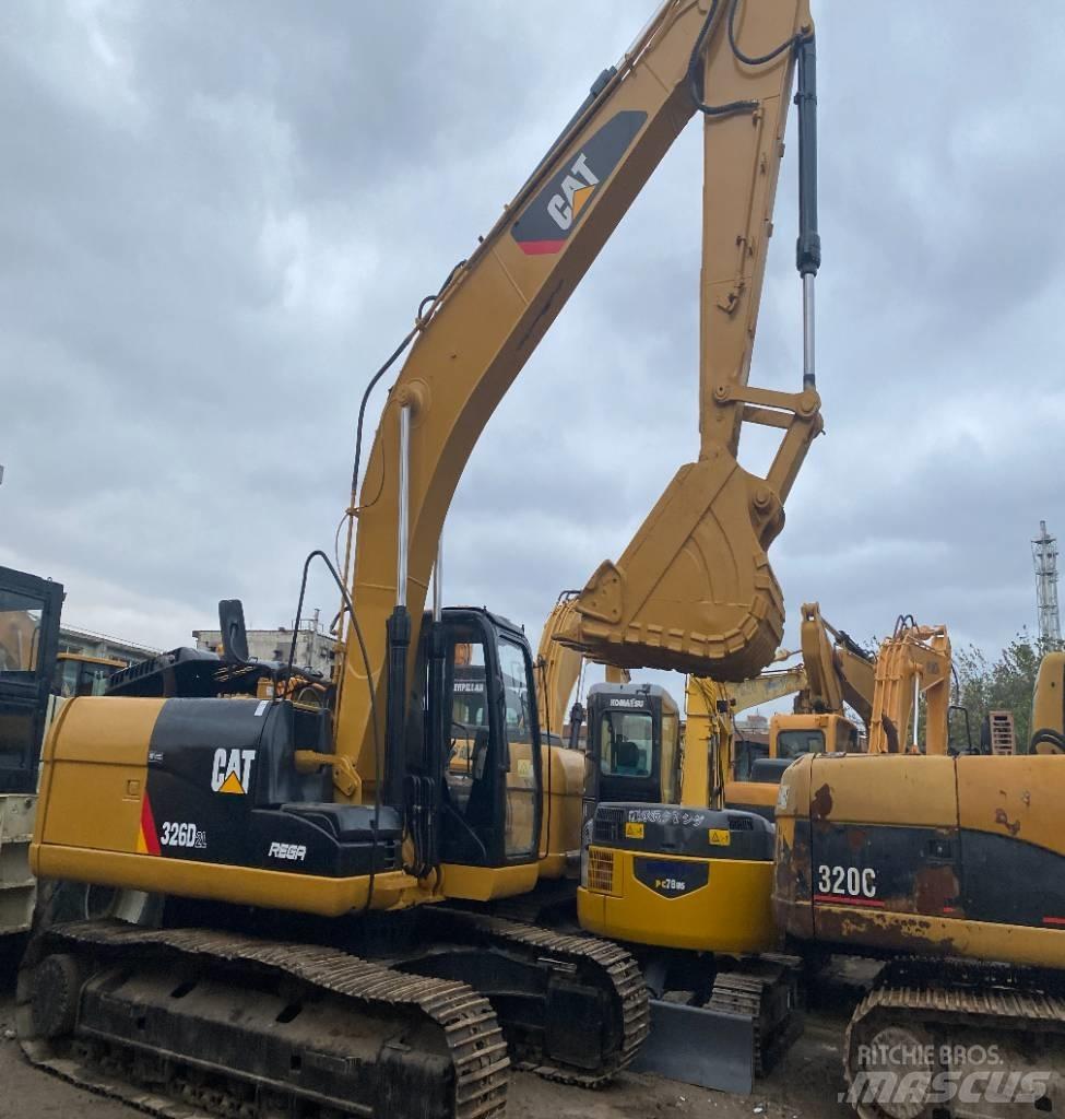 CAT 326 D2L Гусеничні екскаватори