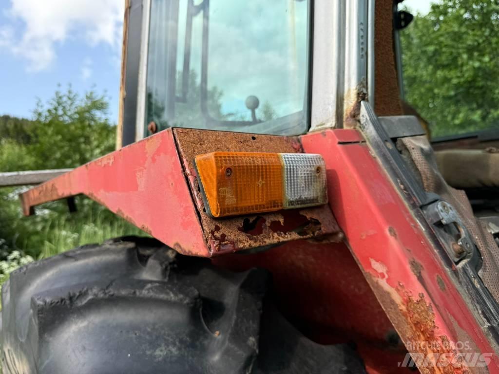 Massey Ferguson 675 Трактори