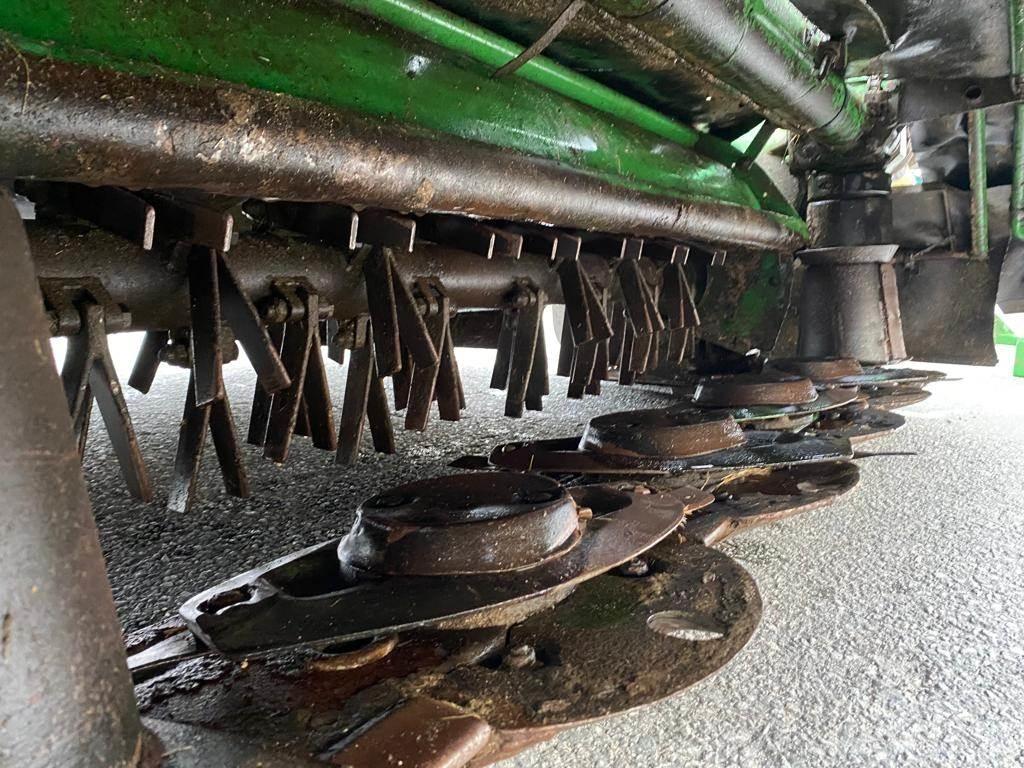 John Deere 324 Косилки