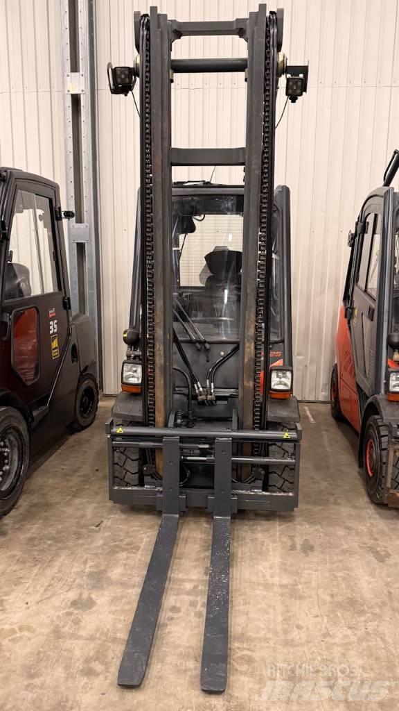 Linde H25D-02 Дизельні навантажувачі