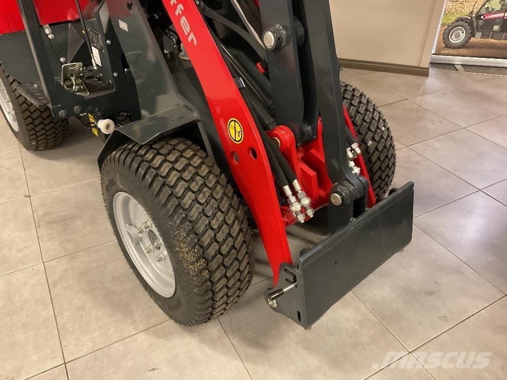 Schäffer 1622 FE Багатофункціональне обладнання для вантажних і землекопальних робіт