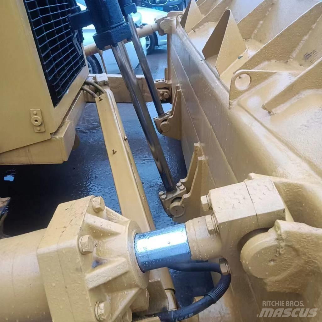 CAT D 6 H Грейдери