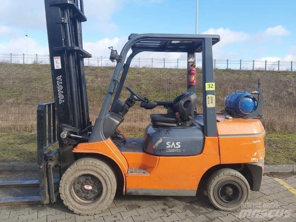 Toyota 7FG35 Газові навантажувачі