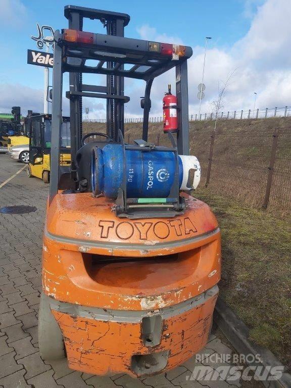 Toyota 7FG35 Газові навантажувачі