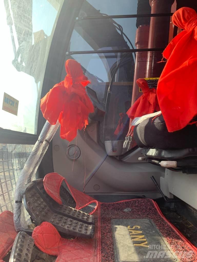 Hitachi ZX 200 Гусеничні екскаватори
