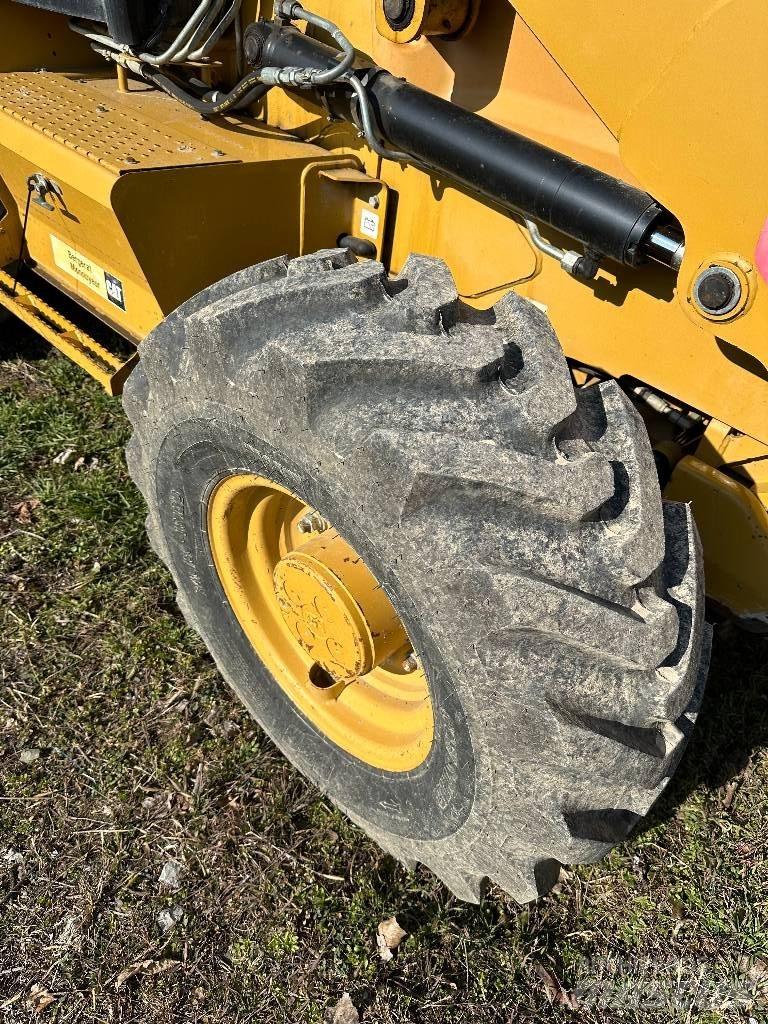 CAT 442E Екскаватори-навантажувачі