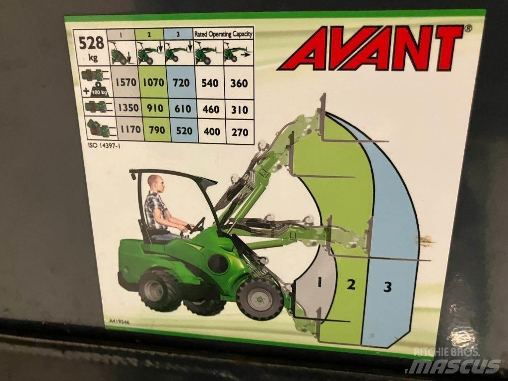 Avant 528 Багатофункціональне обладнання для вантажних і землекопальних робіт