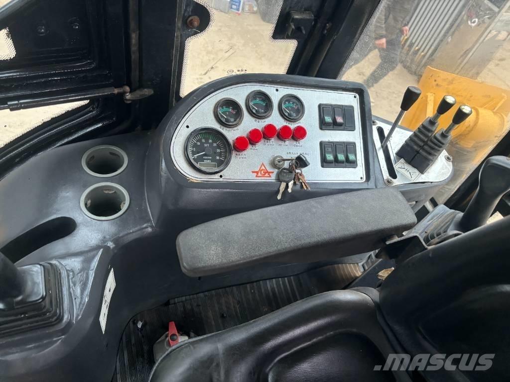 CAT 420 F Екскаватори-навантажувачі