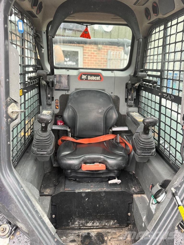 Bobcat T 66 Гусеничні вантажники