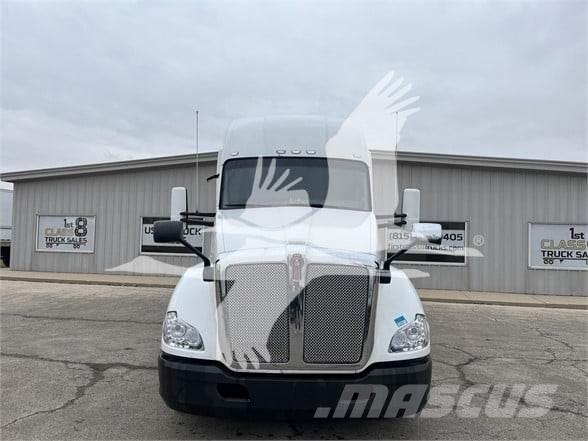 Kenworth T680 Тягачі