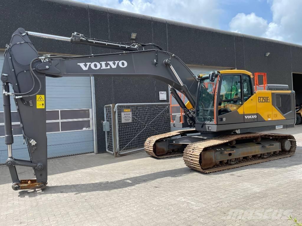 Volvo EC250E Гусеничні екскаватори