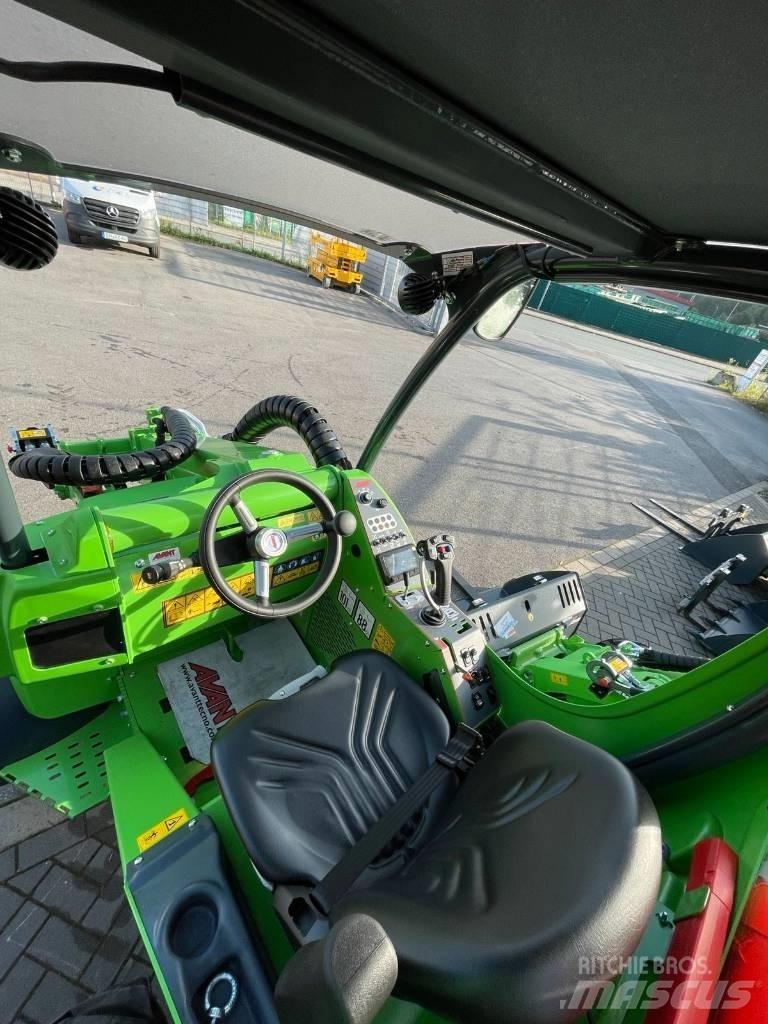Avant 860 i Фронтальні навантажувачі