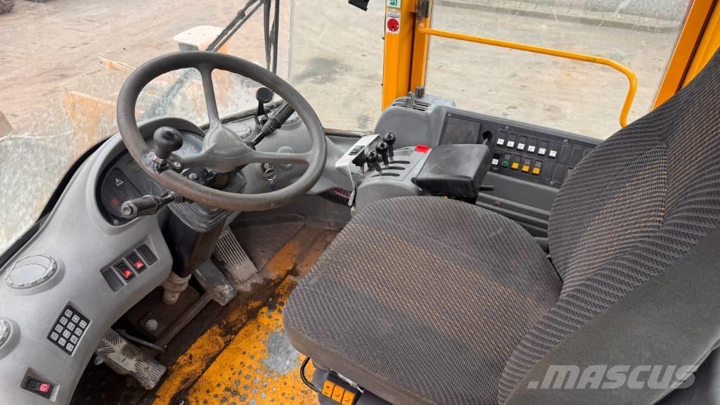 Volvo L 120 E Фронтальні навантажувачі